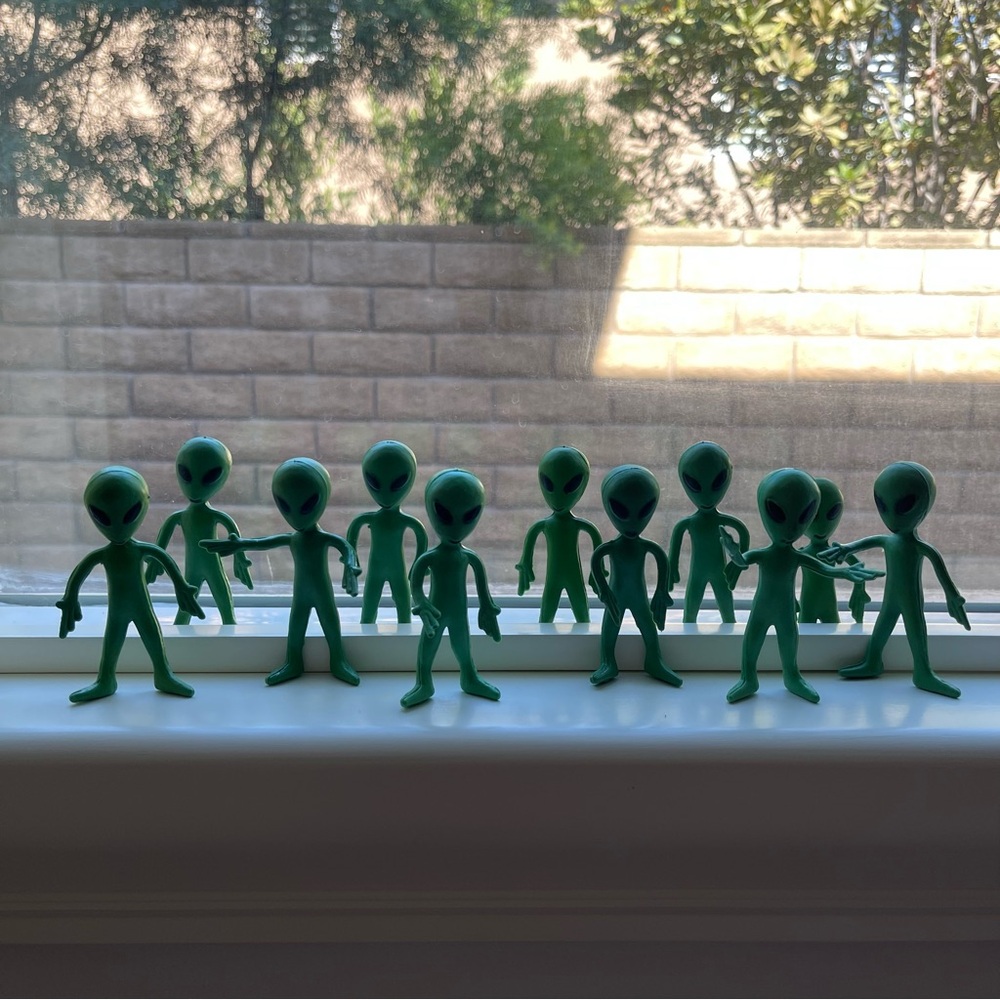 11 Bendable Alien Martian Extraterrestrial Poseable Rubber Figurine Toy Green